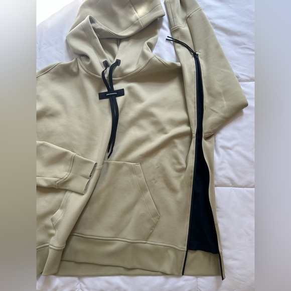 NWT On Running Hoodie in Caper w Black Drawstrings & Elbow Dart Side Zip - Picture 9 of 14
